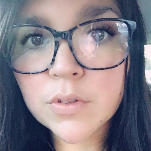 Meet your Posher, Lauren - Picture 1 of 1